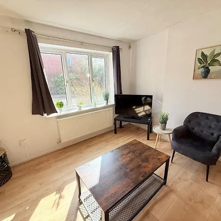 Winsbury Way 3 Bedroom Long * Bristol