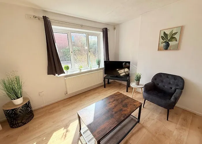 Winsbury Way 3 Bedroom Long * Bristol